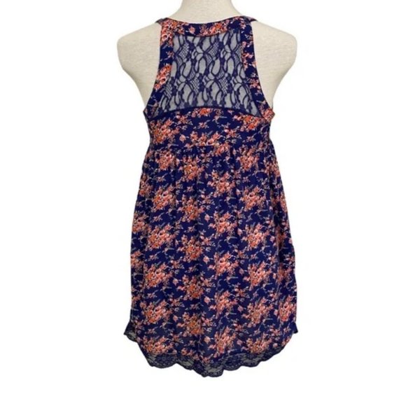 Forever 21 lightweight floral print mini dress with lace detail. Women's size S - Picture 3 of 7